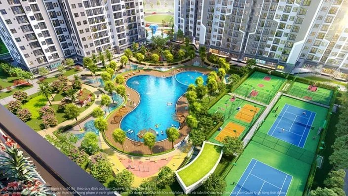Toàn cảnh bể bơi ngoài trời hình cánh bướm và cụm sân thể thao đa năng nhìn từ trên cao