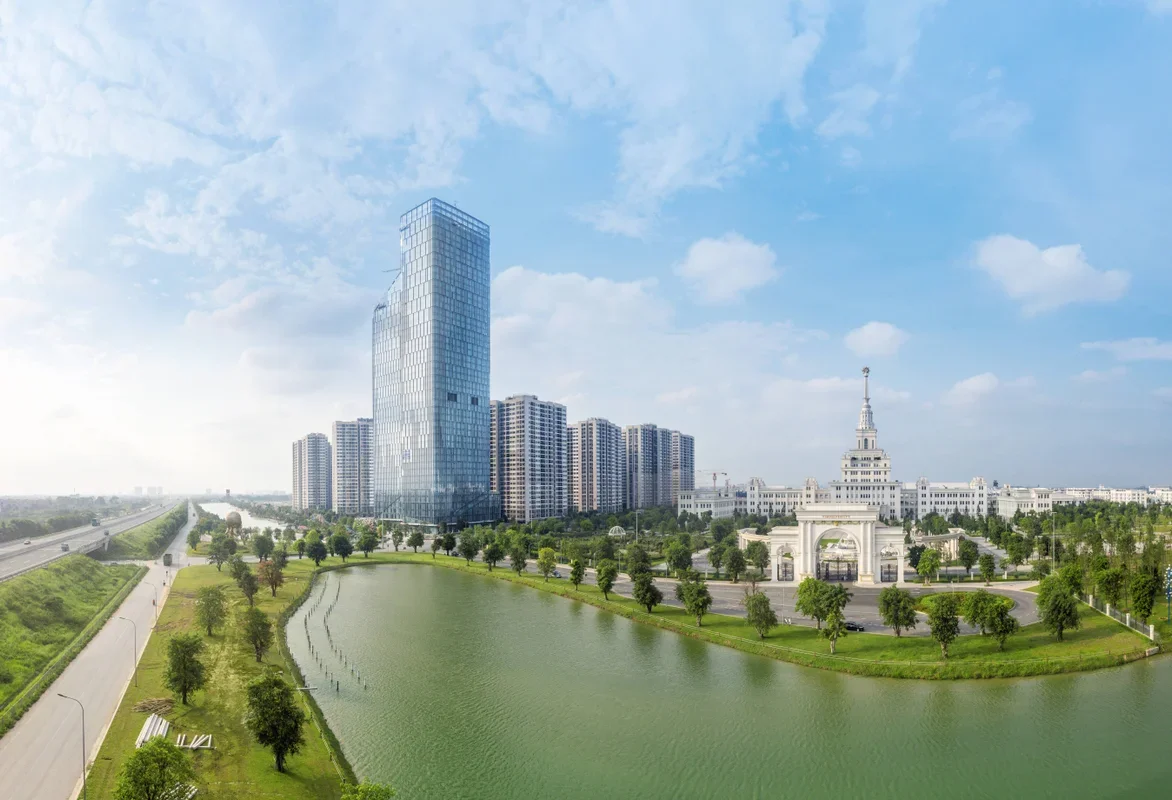 Tòa tháp TechnoPark và đại học VinUni biểu tượng