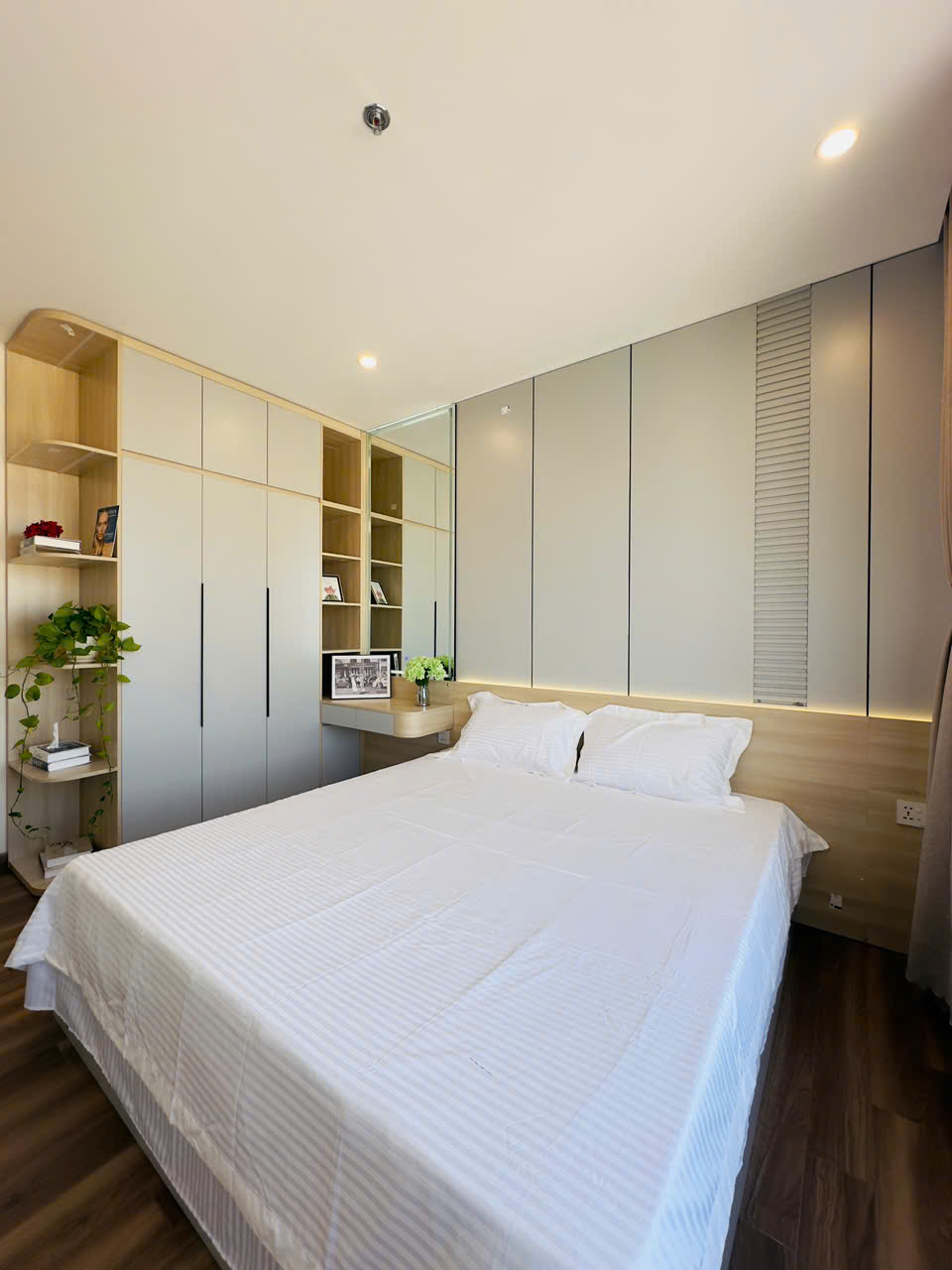 Căn hộ 2n2vs tòa ZR1