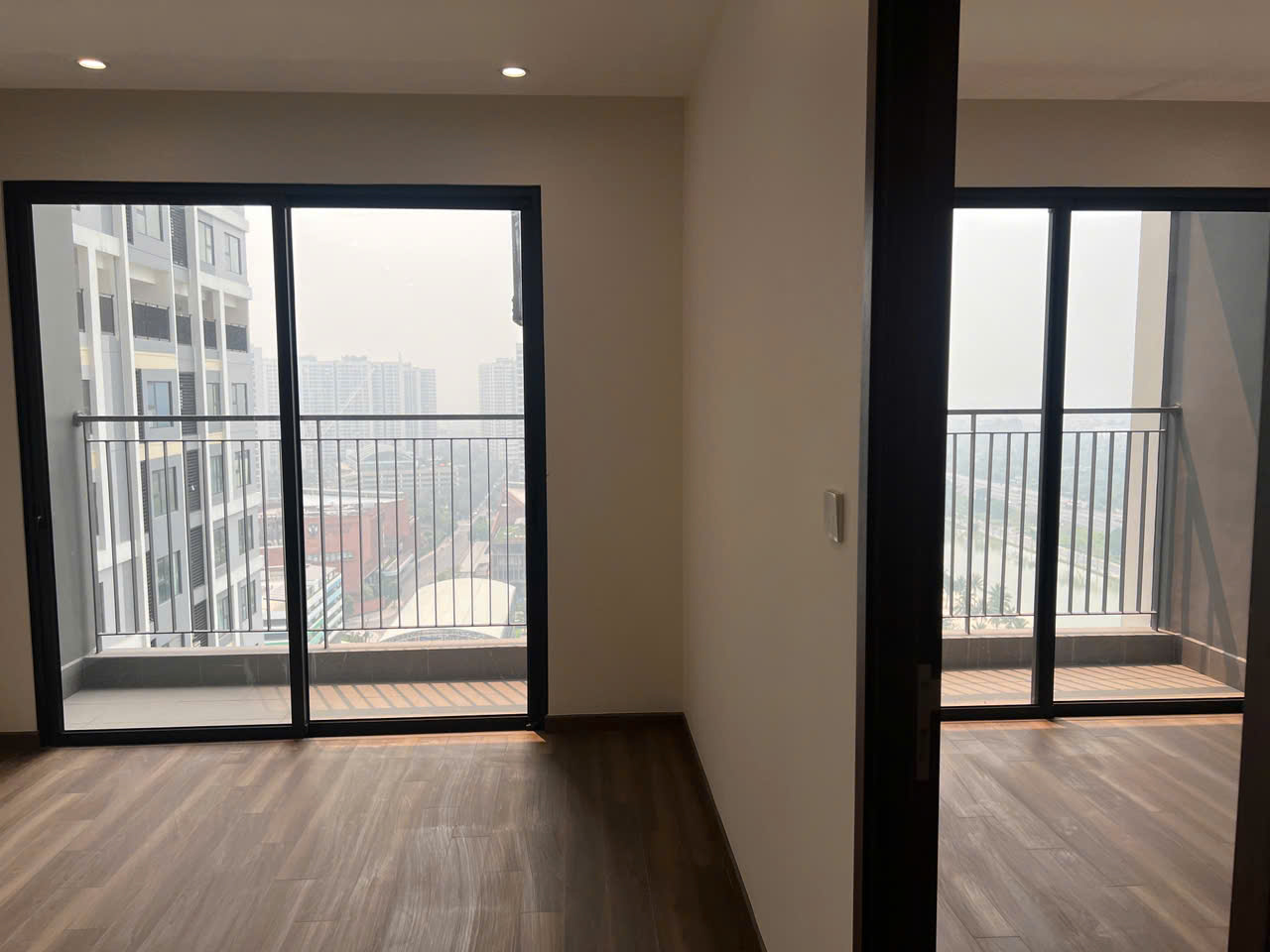 Căn hộ 1n tòa ZR2