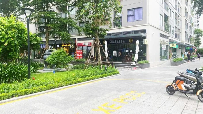 Hoạt động kinh doanh sầm uất tại dãy shop chân đế chuyển nhượng phân khu The Sapphire 1 và 2