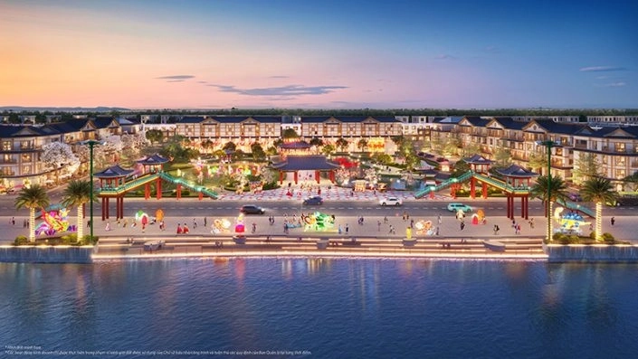 Phố đi bộ phong cách Á Đông với kiến trúc truyền thống và đèn lồng rực rỡ bên sông